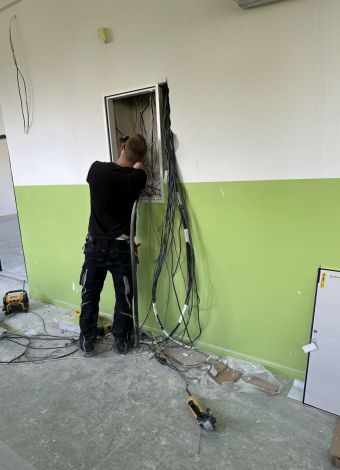 Elektrische Installationsarbeiten - Základní škola a Mateřská škola F. Hrubína Havířov